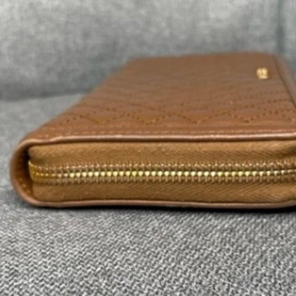 EUC Prada Soft Calf Quilted Zippy Wallet w/ Original Box, Tissue and COA! - Picture 5 of 14